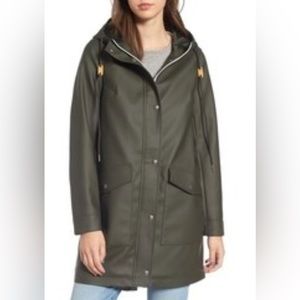 Levi’s rain jacket✨